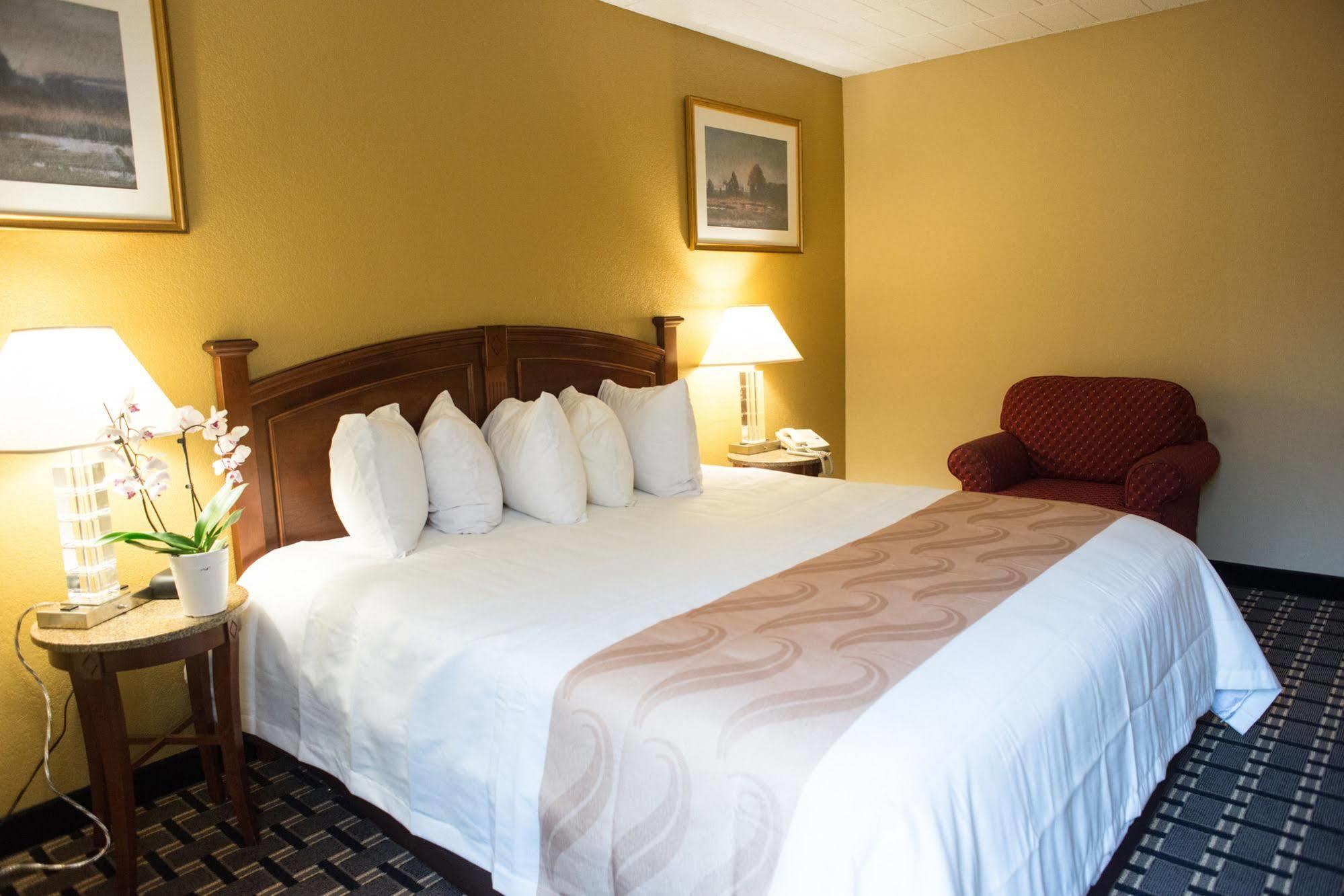 Quality Inn New Kensington Exterior foto