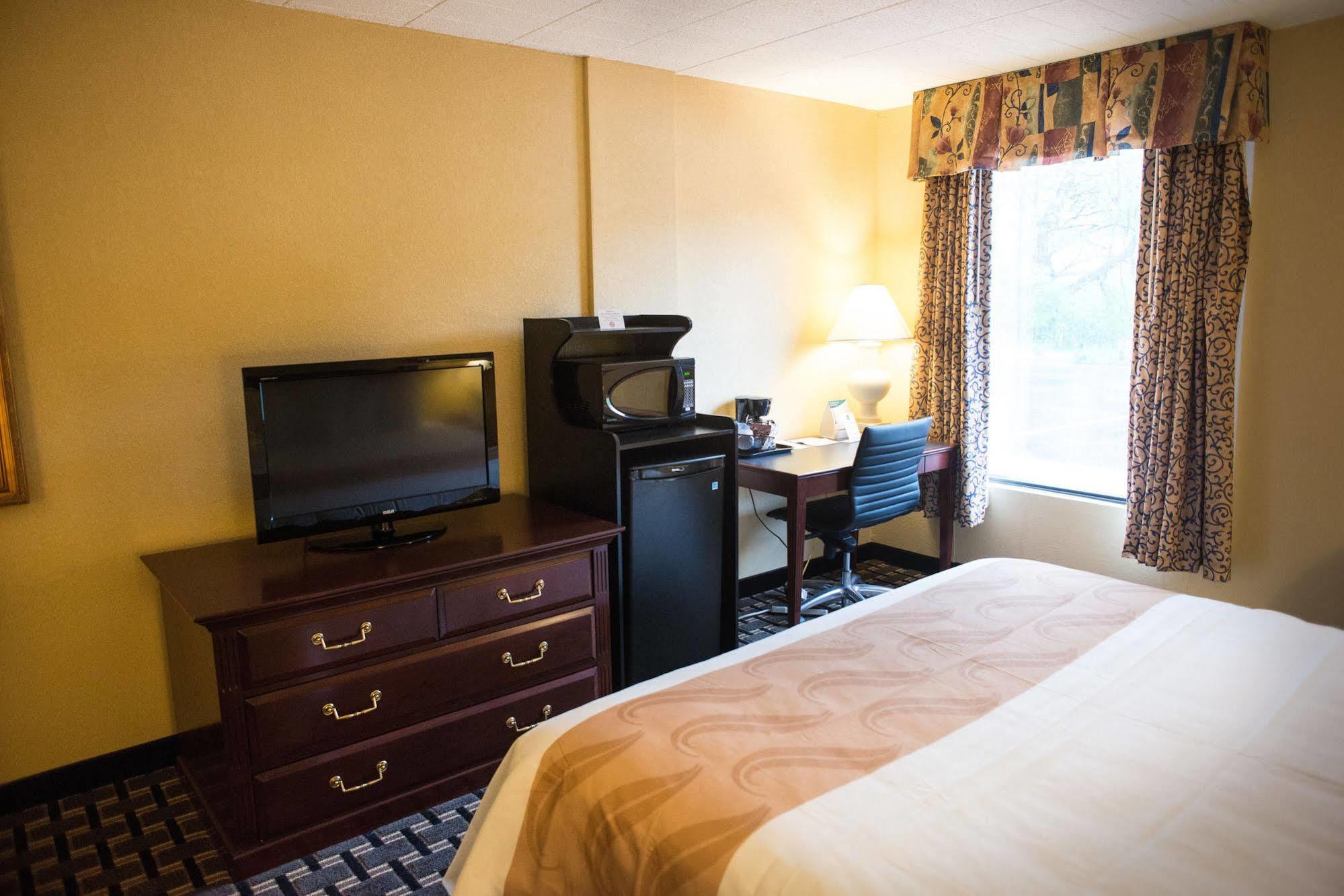 Quality Inn New Kensington Exterior foto
